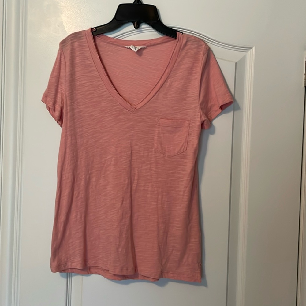 Caslon pocketed v-neck short sleeve tee